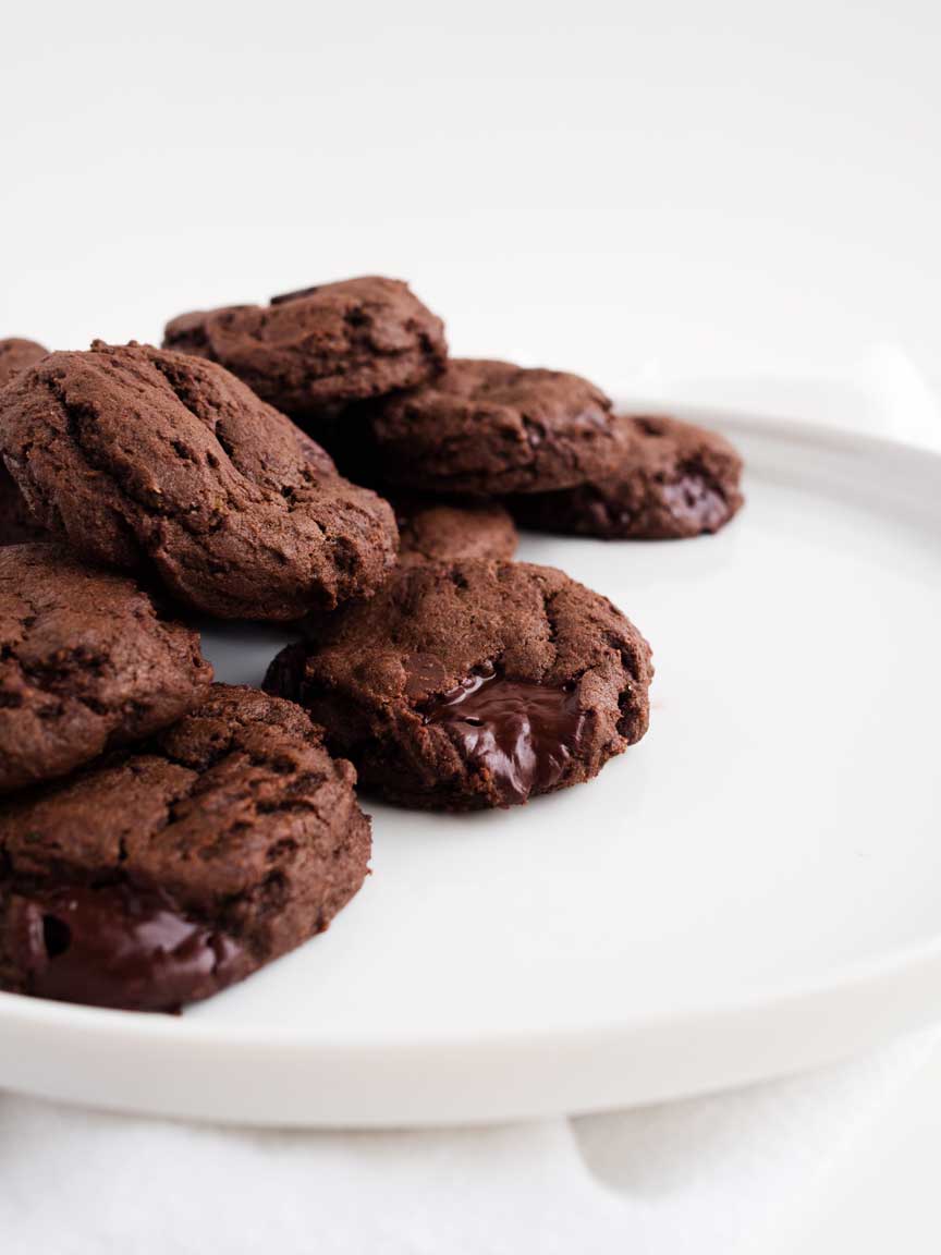 Double Dark Chocolate Chip Cookies | thekitchenpaper.com