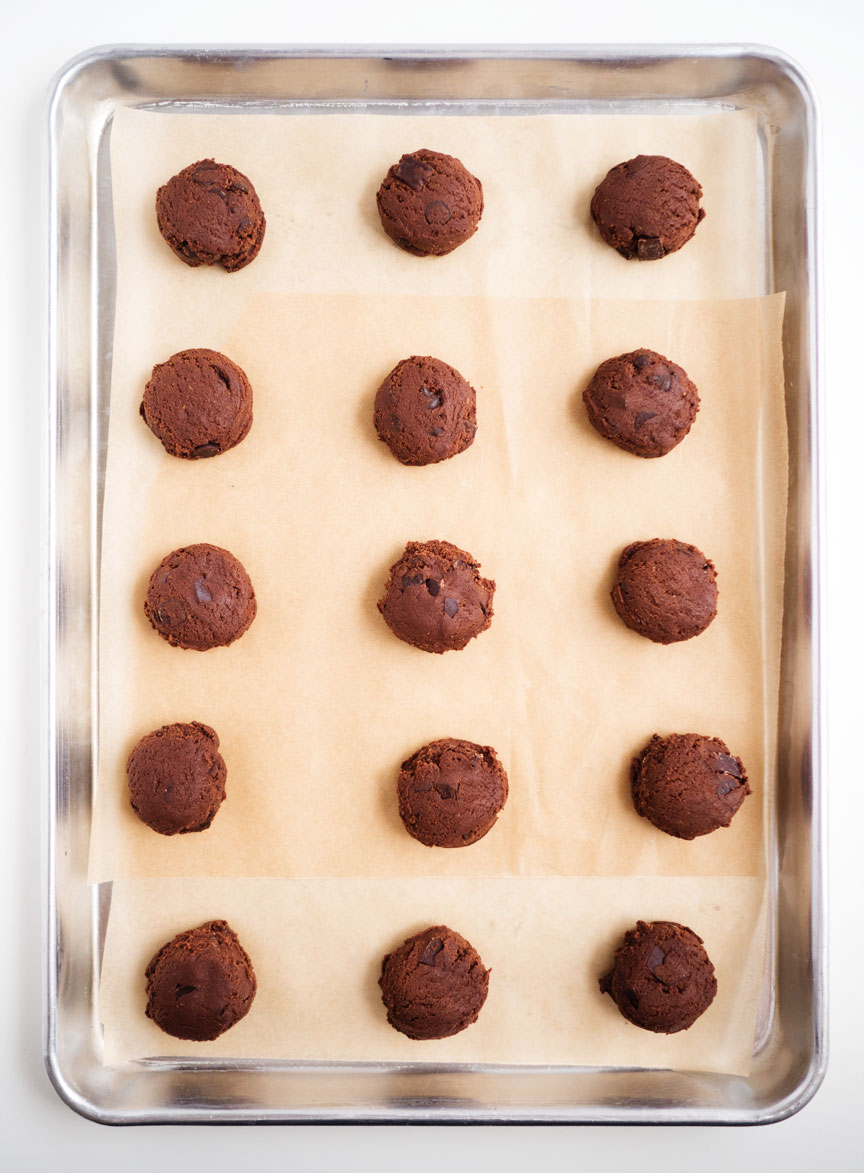 Double Dark Chocolate Chip Cookies | thekitchenpaper.com