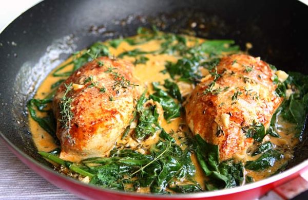 Paprika Chicken & Spinach with White Wine Butter Thyme Sauce | thekitchenpaper.com