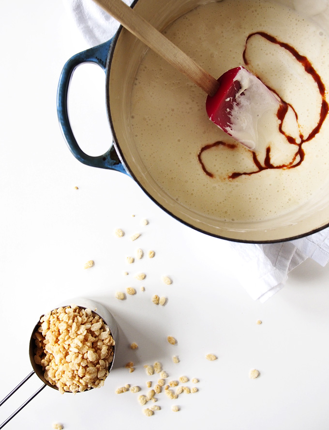 Chocolate-Dipped Sriracha Rice Krispie Treats | the kitchen paper