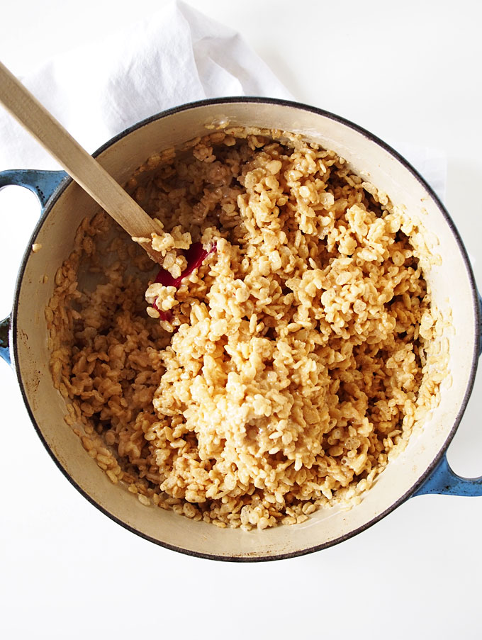 Chocolate-Dipped Sriracha Rice Krispie Treats | the kitchen paper